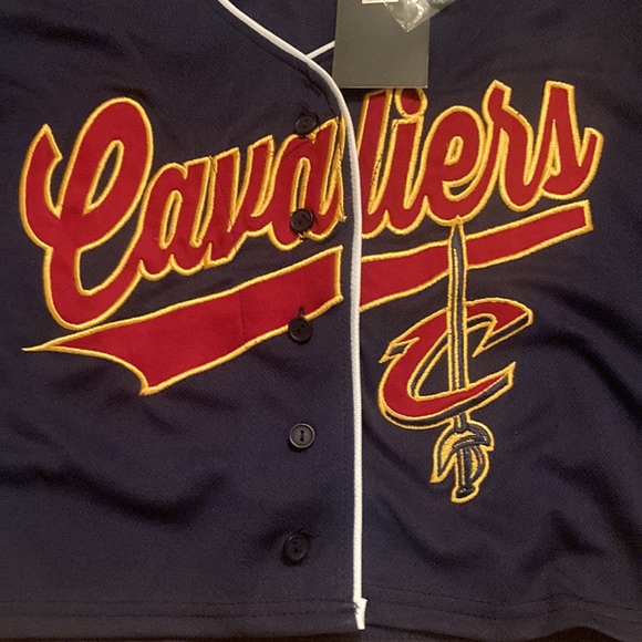 NWT NBA Cleveland Cavaliers Sz Med Cropped Jersey Top - Picture 4 of 5